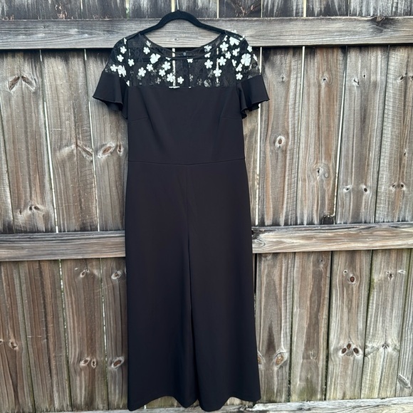 Karl Lagerfeld Paris Black Floral Lace Cropped Jumpsuit, Size 8 - Picture 2 of 8